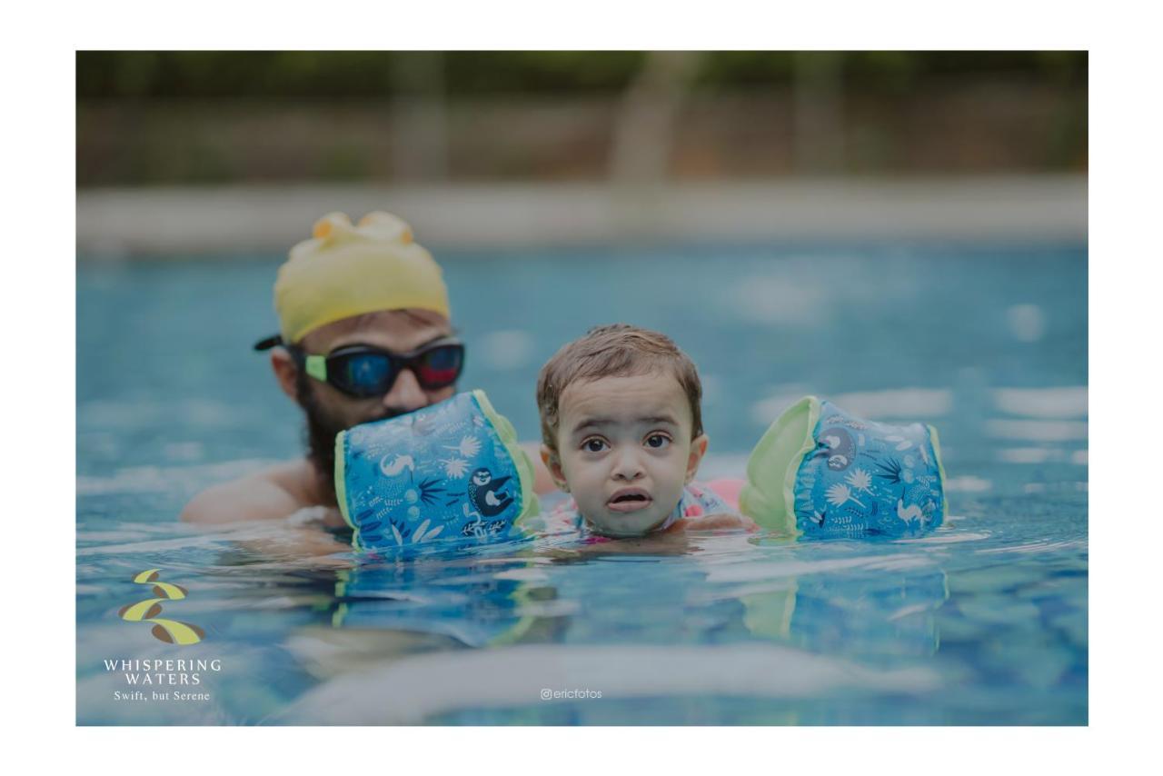 ホテル Whispering Waters Malayāttūr エクステリア 写真