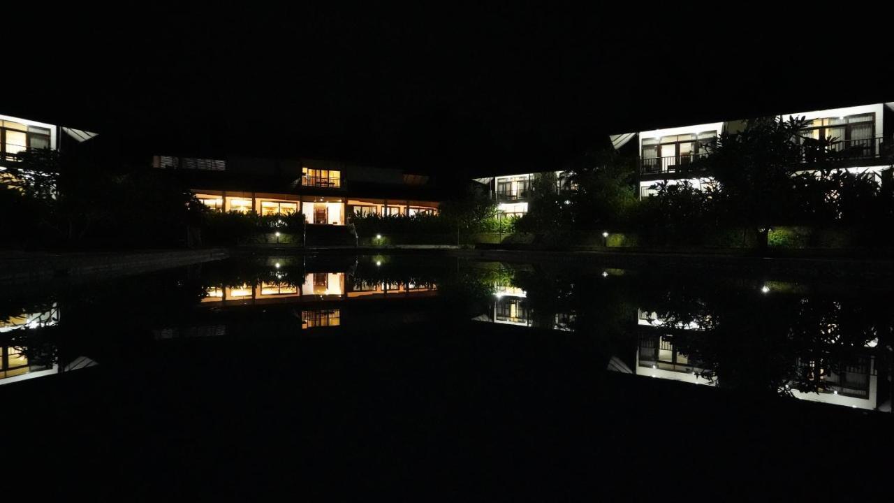 ホテル Whispering Waters Malayāttūr エクステリア 写真